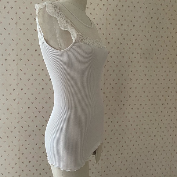 Rosemunde silk and lace stretchy top with a scalloped bottom edge NWT - Picture 2 of 10